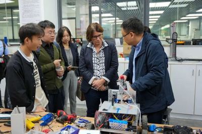 施耐德電氣供應(yīng)鏈全球高級(jí)副總裁Laure一行訪問(wèn)貴州交通職業(yè)技術(shù)學(xué)院 深化校企技術(shù)交流合作